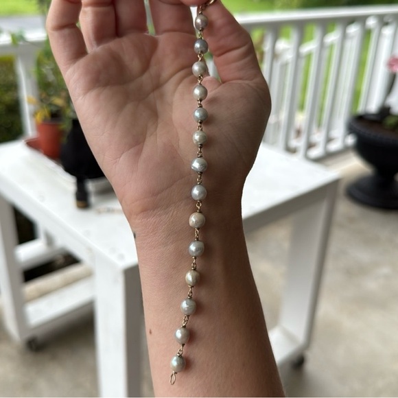 Elegant Pearl and Gold Bracelet - Picture 2 of 6